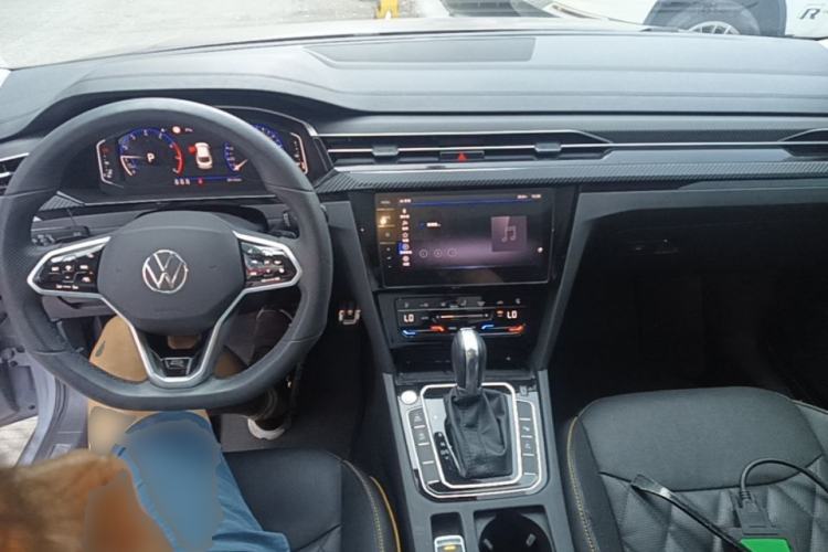 Used Volkswagen FAW-Volkswagen CC 2021 380TSI Brilliant Edition Center Console