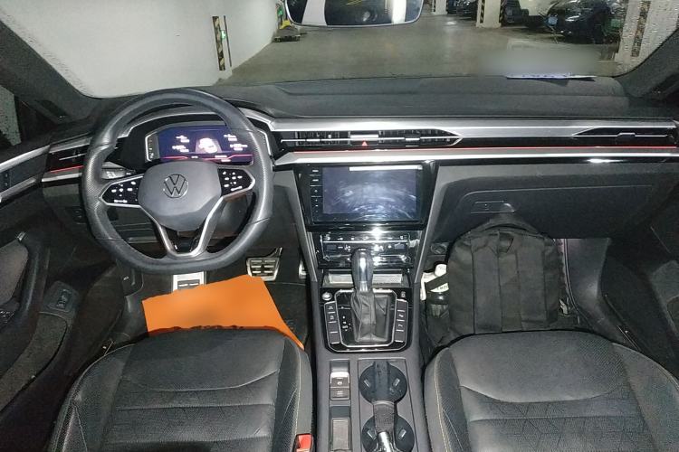 Used Volkswagen FAW-Volkswagen CC 2021 380TSI Striking Edition Center Console