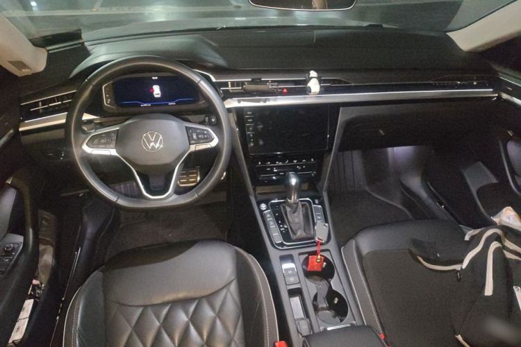 Used Volkswagen FAW-Volkswagen CC 2021 Estate Vehicle 380TSI Vizzion Edition Center Console
