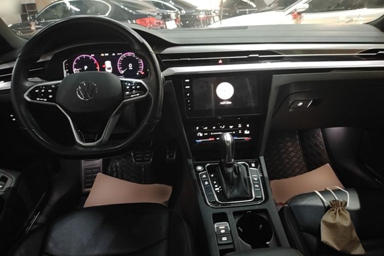 Used Volkswagen FAW-Volkswagen CC 2021 380TSI Striking Edition Center Console