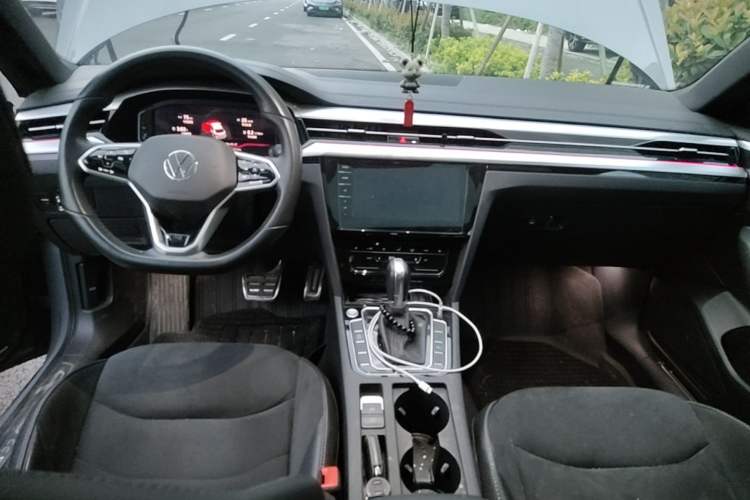 Used Volkswagen FAW-Volkswagen CC 2021 330TSI Ignite Edition Center Console