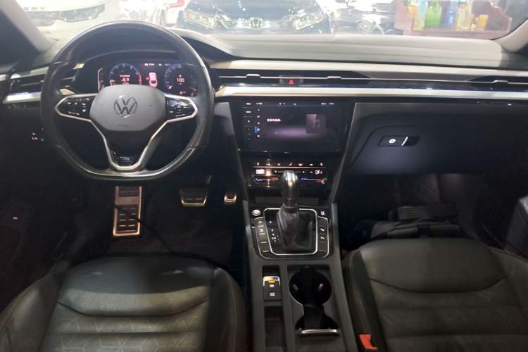 Used Volkswagen FAW-Volkswagen CC 2021 380TSI Striking Edition Center Console