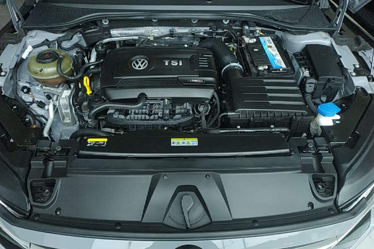 Used Volkswagen FAW-Volkswagen CC 2021 380TSI Striking Edition Engine Bay