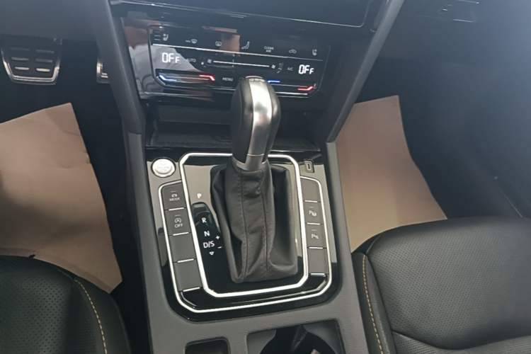 Used Volkswagen FAW-Volkswagen CC 2021 380TSI Striking Edition Gear Lever