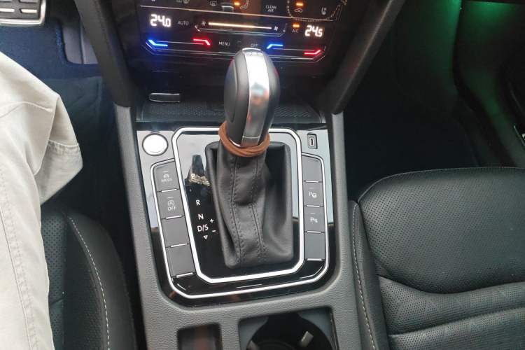 Used Volkswagen FAW-Volkswagen CC 2021 380TSI Striking Edition Gear Lever