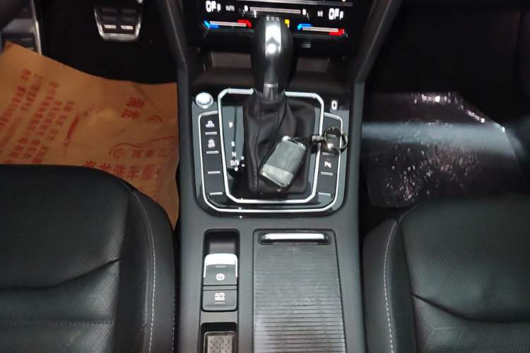 Used Volkswagen FAW-Volkswagen CC 2021 380TSI Striking Edition Gear Lever