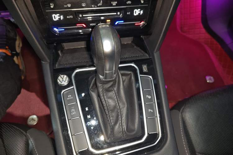 Used Volkswagen FAW-Volkswagen CC 2021 380TSI Striking Edition Gear Lever
