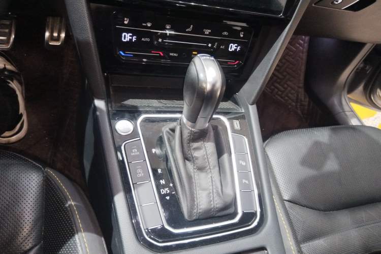 Used Volkswagen FAW-Volkswagen CC 2021 380TSI Striking Edition Gear Lever