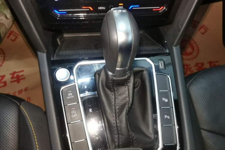 Used Volkswagen FAW-Volkswagen CC 2021 380TSI Striking Edition Gear Lever