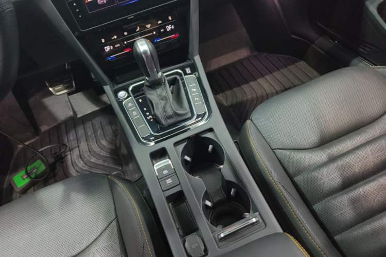 Used Volkswagen FAW-Volkswagen CC 2021 380TSI Striking Edition Gear Lever