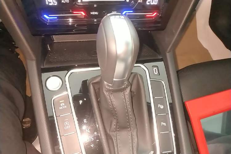Used Volkswagen FAW-Volkswagen CC 2021 380TSI Striking Edition Gear Lever