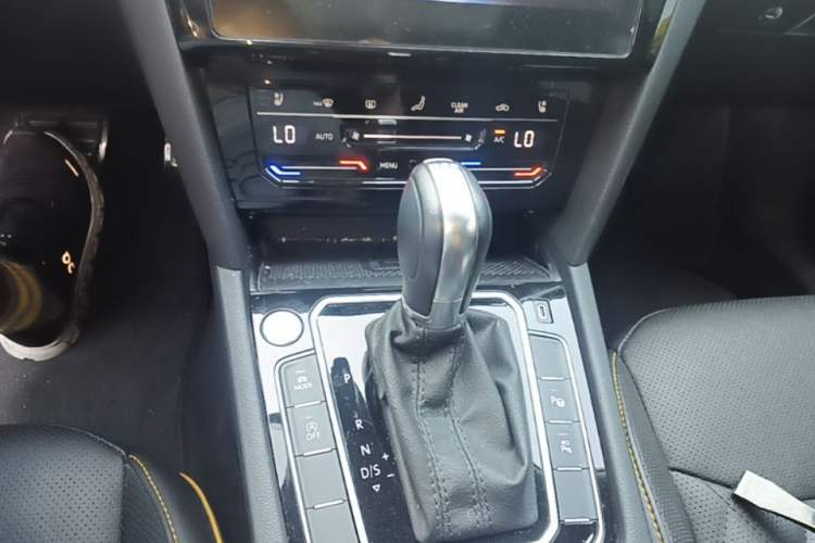 Used Volkswagen FAW-Volkswagen CC 2021 380TSI Brilliant Edition Gear Lever
