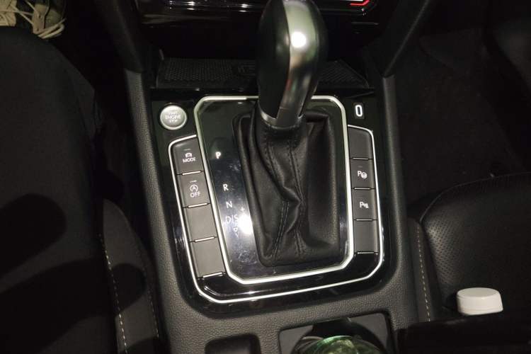 Used Volkswagen FAW-Volkswagen CC 2021 Estate Car 380TSI Vizion Edition Gear Lever