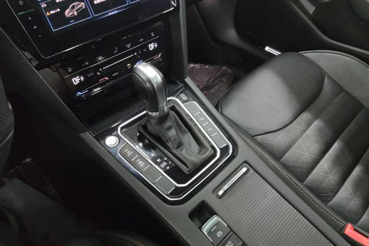 Used Volkswagen FAW-Volkswagen CC 2021 380TSI Striking Edition Gear Lever