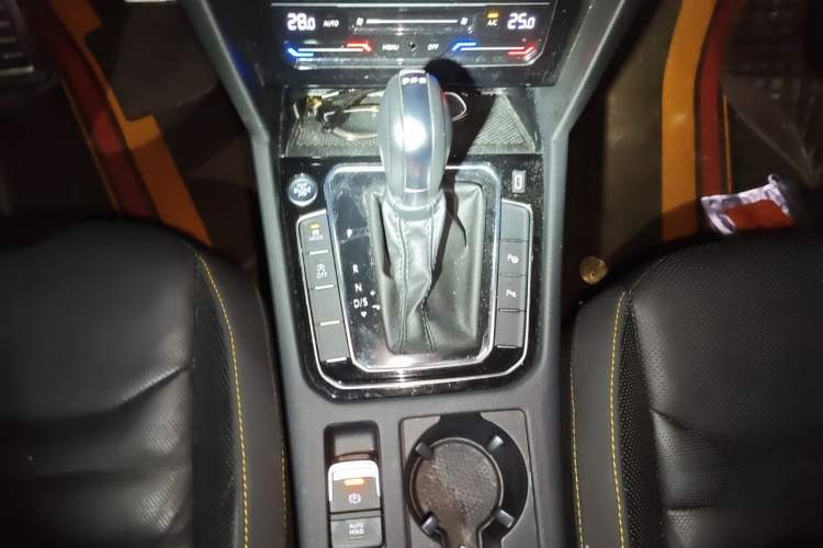 Used Volkswagen FAW-Volkswagen CC 2021 380TSI Striking Edition Gear Lever