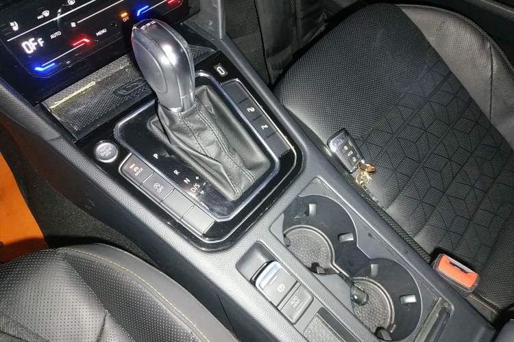 Used Volkswagen FAW-Volkswagen CC 2021 380TSI Striking Edition Gear Lever