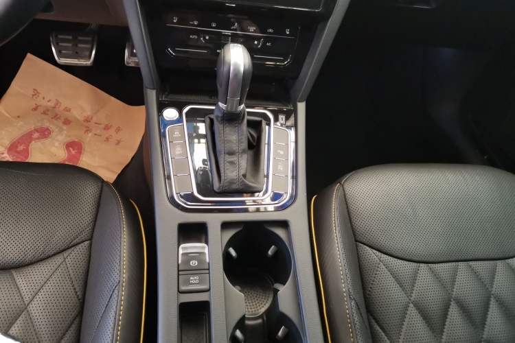 Used Volkswagen FAW-Volkswagen CC 2021 380TSI Striking Edition Gear Lever