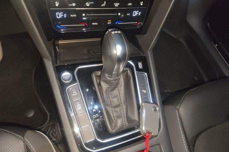 Used Volkswagen FAW-Volkswagen CC 2021 Estate Vehicle 380TSI Vizzion Edition Gear Lever