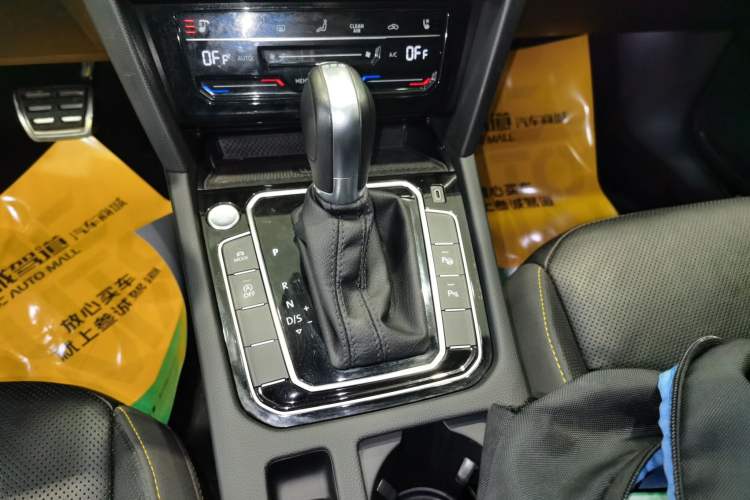 Used Volkswagen FAW-Volkswagen CC 2021 380TSI Striking Edition Gear Lever