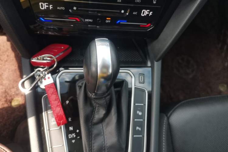 Used Volkswagen FAW-Volkswagen CC 2021 380TSI Striking Edition Gear Lever