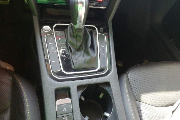 Used Volkswagen FAW-Volkswagen CC 2021 380TSI Striking Edition Gear Lever