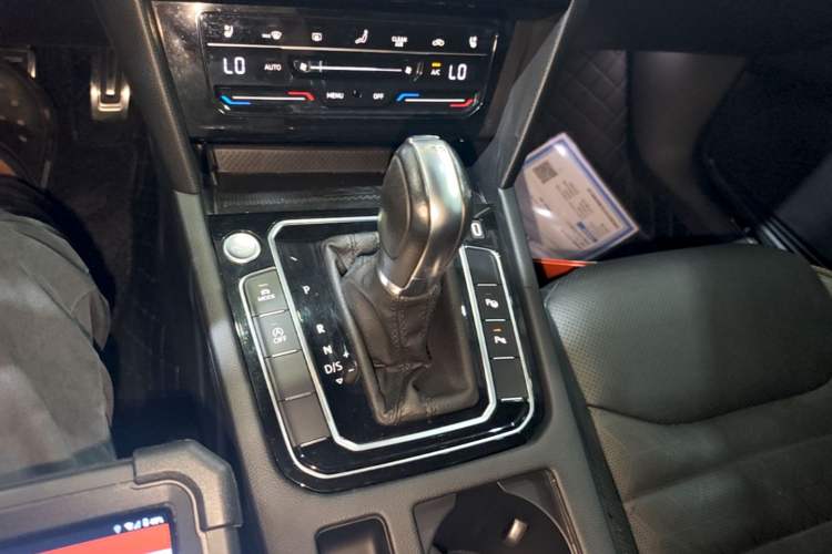 Used Volkswagen FAW-Volkswagen CC 2021 380TSI Striking Edition Gear Lever