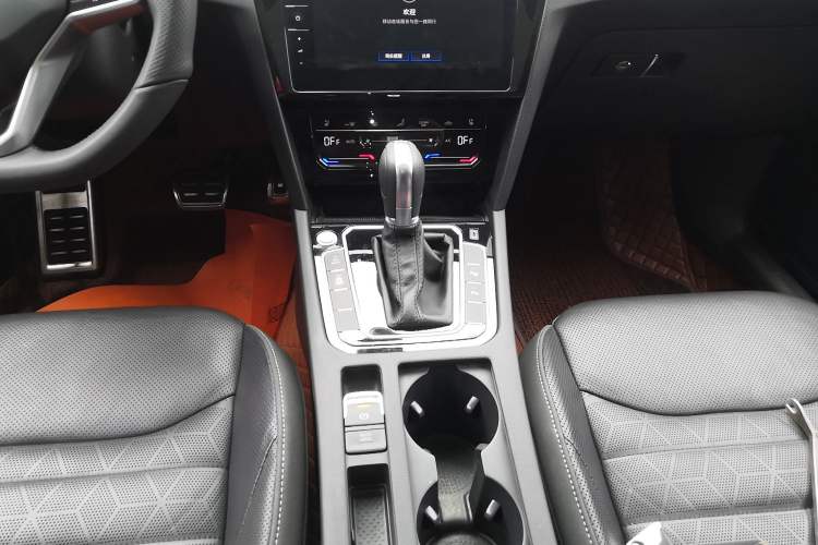Used Volkswagen FAW-Volkswagen CC 2021 380TSI Striking Edition Gear Lever
