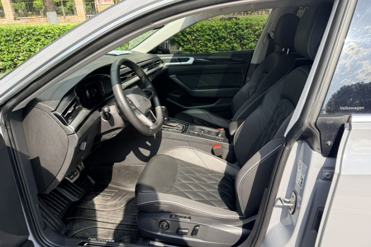 Used Volkswagen FAW-Volkswagen CC 2021 Estate Vehicle 380TSI Vizzion Edition Interior 9