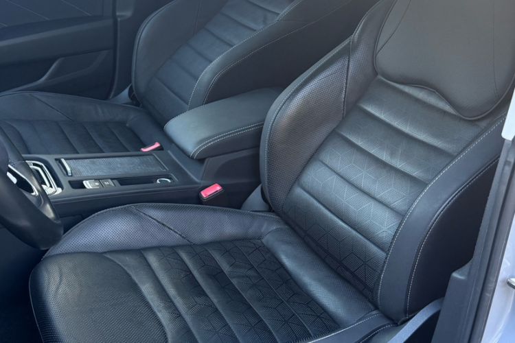 Used Volkswagen FAW-Volkswagen CC 2021 Estate Car 380TSI Vizion Edition Interior 9