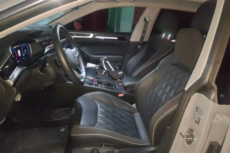 Used Volkswagen FAW-Volkswagen CC 2021 Estate Vehicle 380TSI Vizzion Edition Left Front Seat