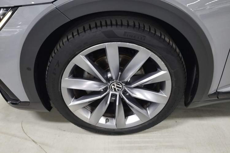 Used Volkswagen FAW-Volkswagen CC 2021 Estate Car 380TSI Vizion Edition Left Front Wheel Hub