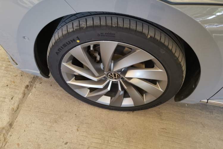 Used Volkswagen FAW-Volkswagen CC 2021 380TSI Striking Edition Left Front Wheel Hub