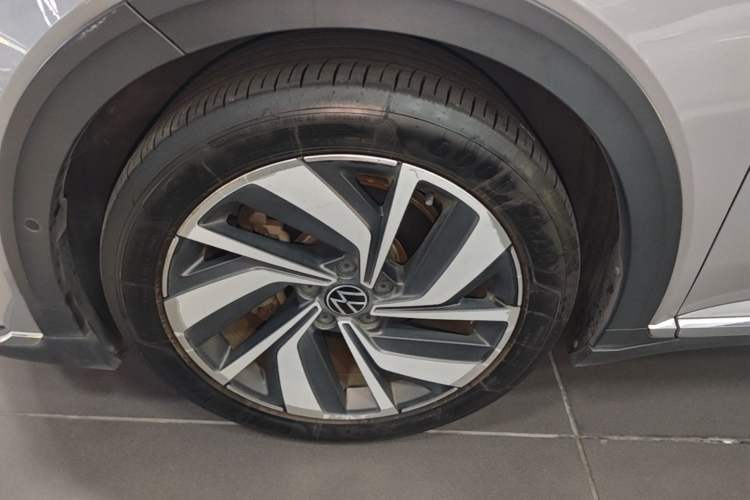 Used Volkswagen FAW-Volkswagen CC 2021 Estate Car 380TSI Vizion Edition Left Front Wheel Hub