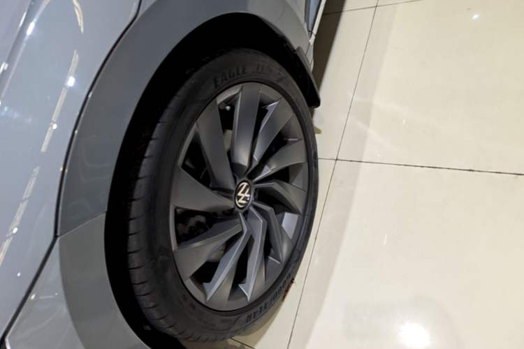 Used Volkswagen FAW-Volkswagen CC 2021 380TSI Striking Edition Left Front Wheel Hub
