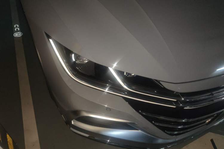Used Volkswagen FAW-Volkswagen CC 2021 Estate Vehicle 380TSI Vizzion Edition Right Front Headlight