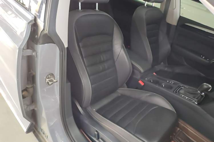 Used Volkswagen FAW-Volkswagen CC 2021 Estate Car 380TSI Vizion Edition Right Front Seat