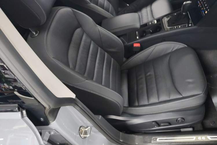 Used Volkswagen FAW-Volkswagen CC 2021 Estate Car 380TSI Vizion Edition Right Front Seat