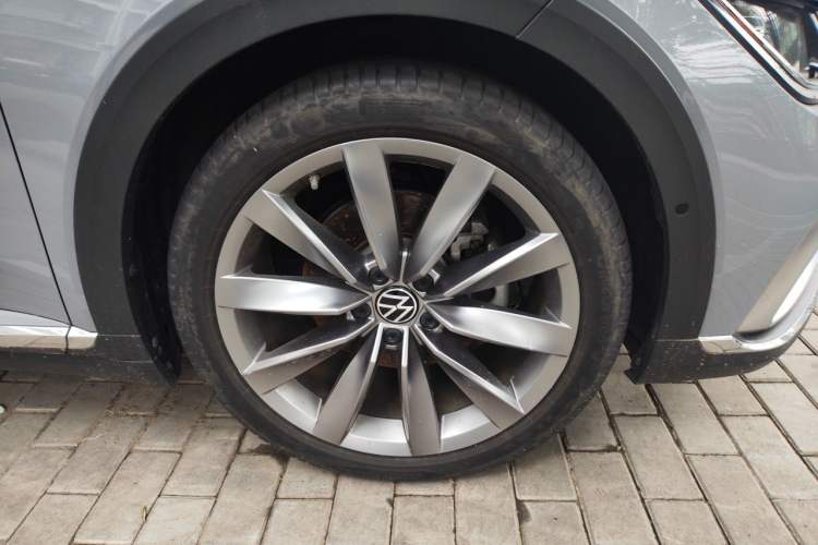 Used Volkswagen FAW-Volkswagen CC 2021 Estate Car 380TSI Vizion Edition Right Front Wheel Hub
