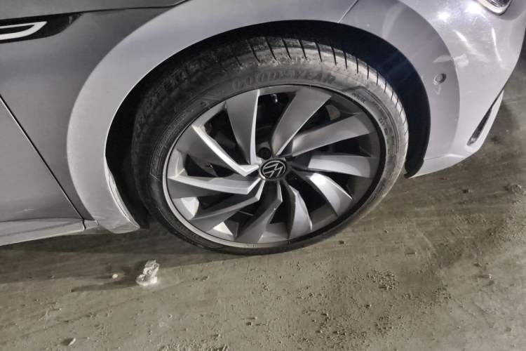 Used Volkswagen FAW-Volkswagen CC 2021 380TSI Striking Edition Right Front Wheel Hub