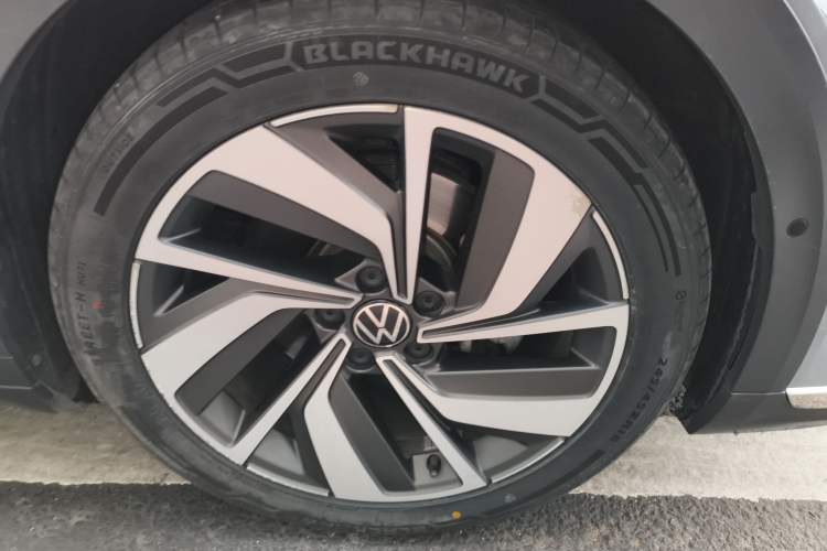 Used Volkswagen FAW-Volkswagen CC 2021 Estate Car 380TSI Vizion Edition Right Front Wheel Hub