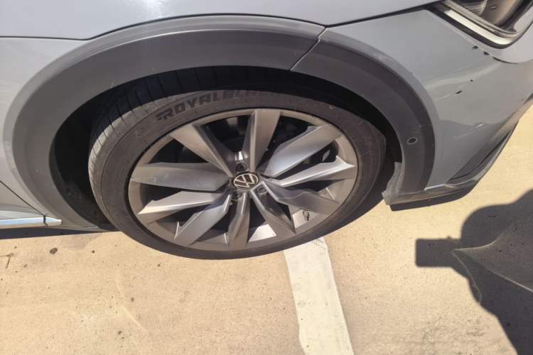 Used Volkswagen FAW-Volkswagen CC 2021 Estate Car 380TSI Vizion Edition Right Front Wheel Hub