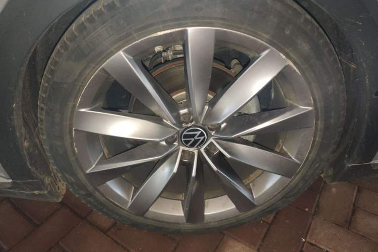 Used Volkswagen FAW-Volkswagen CC 2021 Estate Car 380TSI Vizion Edition Right Front Wheel Hub