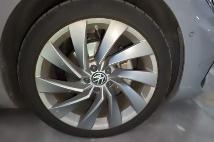 Used Volkswagen FAW-Volkswagen CC 2021 380TSI Striking Edition Right Front Wheel Hub