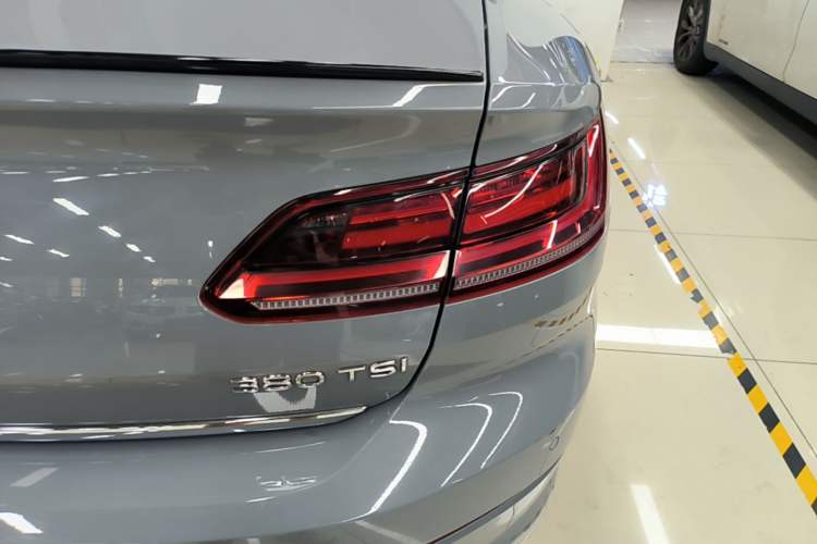 Used Volkswagen FAW-Volkswagen CC 2021 380TSI Striking Edition Right Rear Taillight