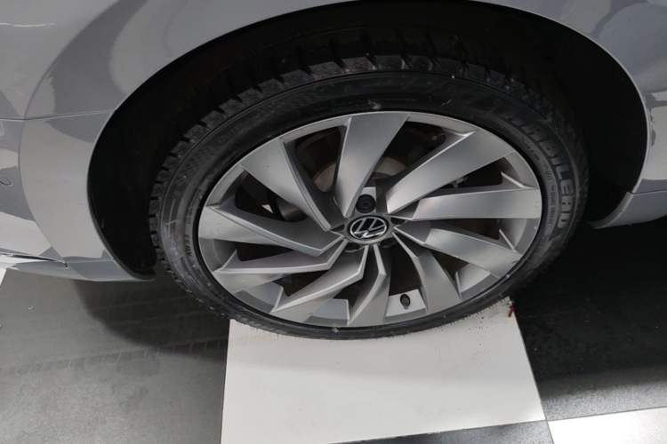 Used Volkswagen FAW-Volkswagen CC 2021 380TSI Striking Edition Right Rear Wheel Hub