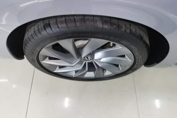 Used Volkswagen FAW-Volkswagen CC 2021 380TSI Striking Edition Right Rear Wheel Hub
