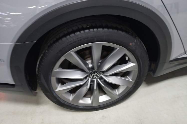 Used Volkswagen FAW-Volkswagen CC 2021 Estate Car 380TSI Vizion Edition Right Rear Wheel Hub