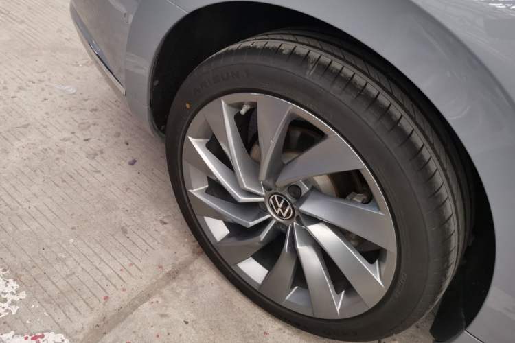 Used Volkswagen FAW-Volkswagen CC 2021 380TSI Striking Edition Right Rear Wheel Hub