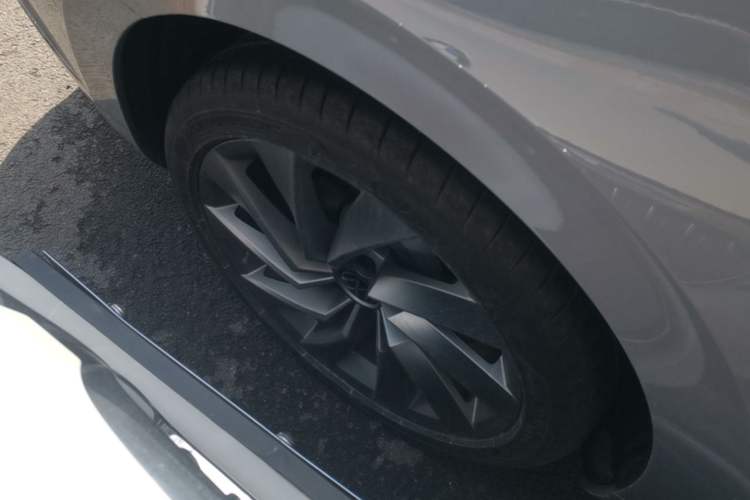 Used Volkswagen FAW-Volkswagen CC 2021 380TSI Striking Edition Right Rear Wheel Hub