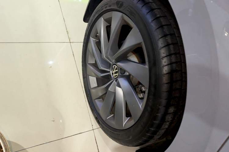 Used Volkswagen FAW-Volkswagen CC 2021 380TSI Striking Edition Right Rear Wheel Hub